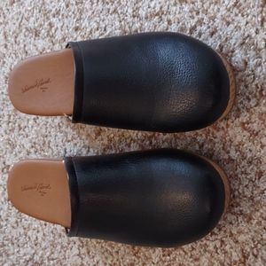 Universal thread clogs